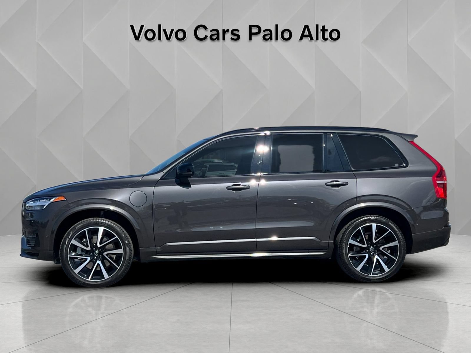 Certified 2023 Volvo XC90 T8 Ultimate w/ Lounge Package AWD/4WD image 7