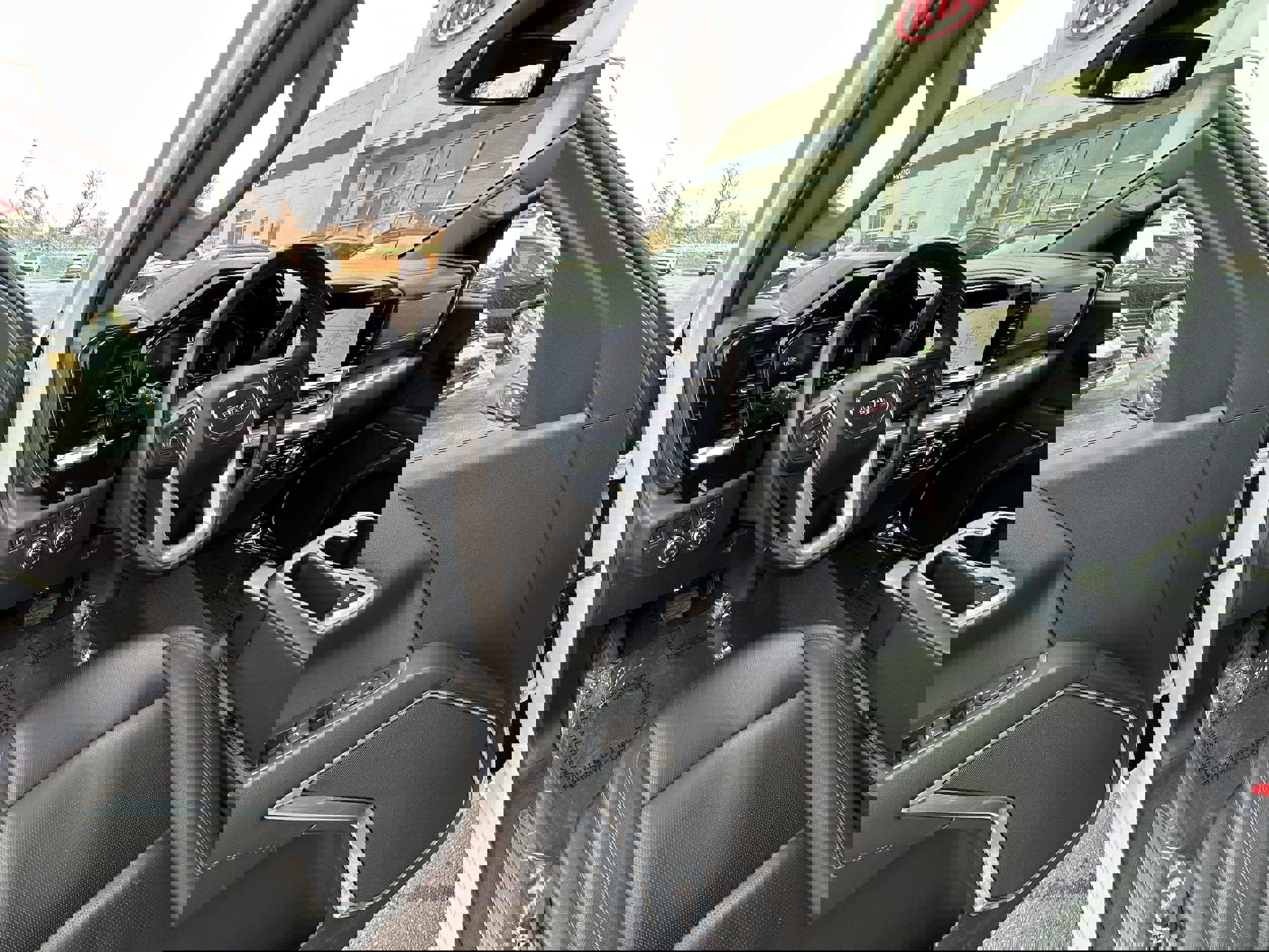 Used 2025 GMC Sierra 1500 SLT image 30