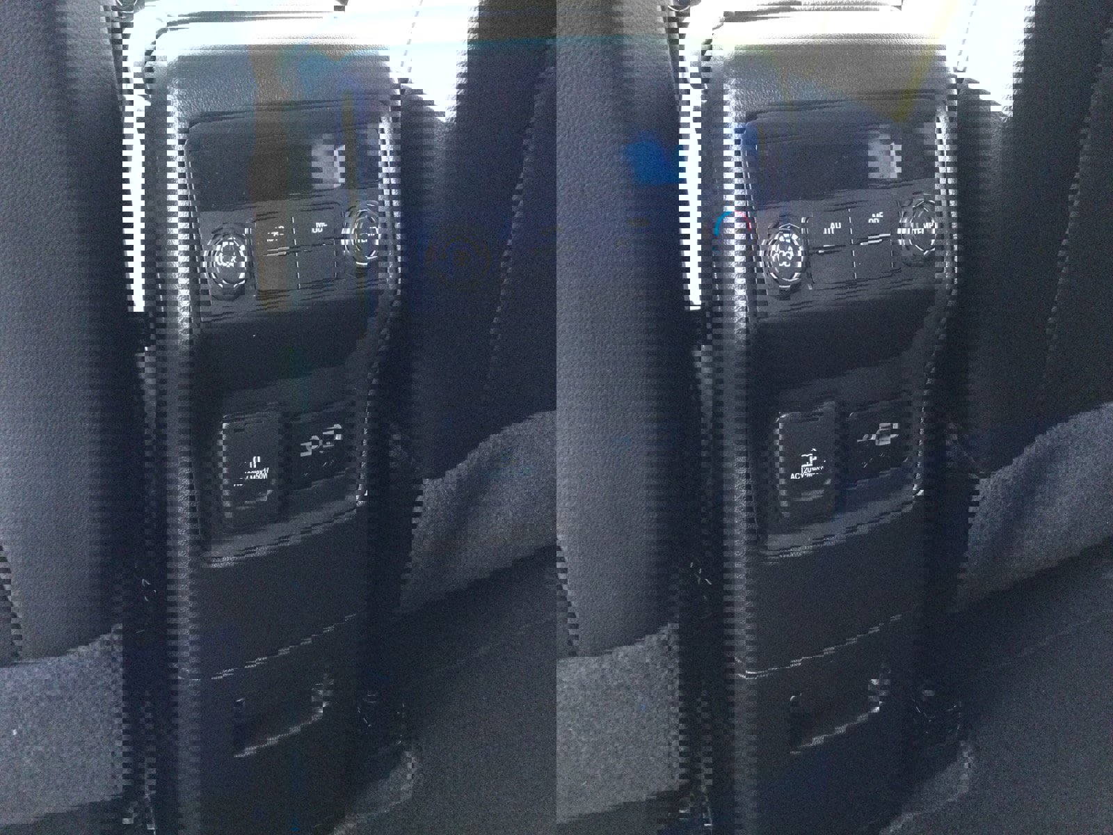 Used 2023 GMC Acadia SLT image 12