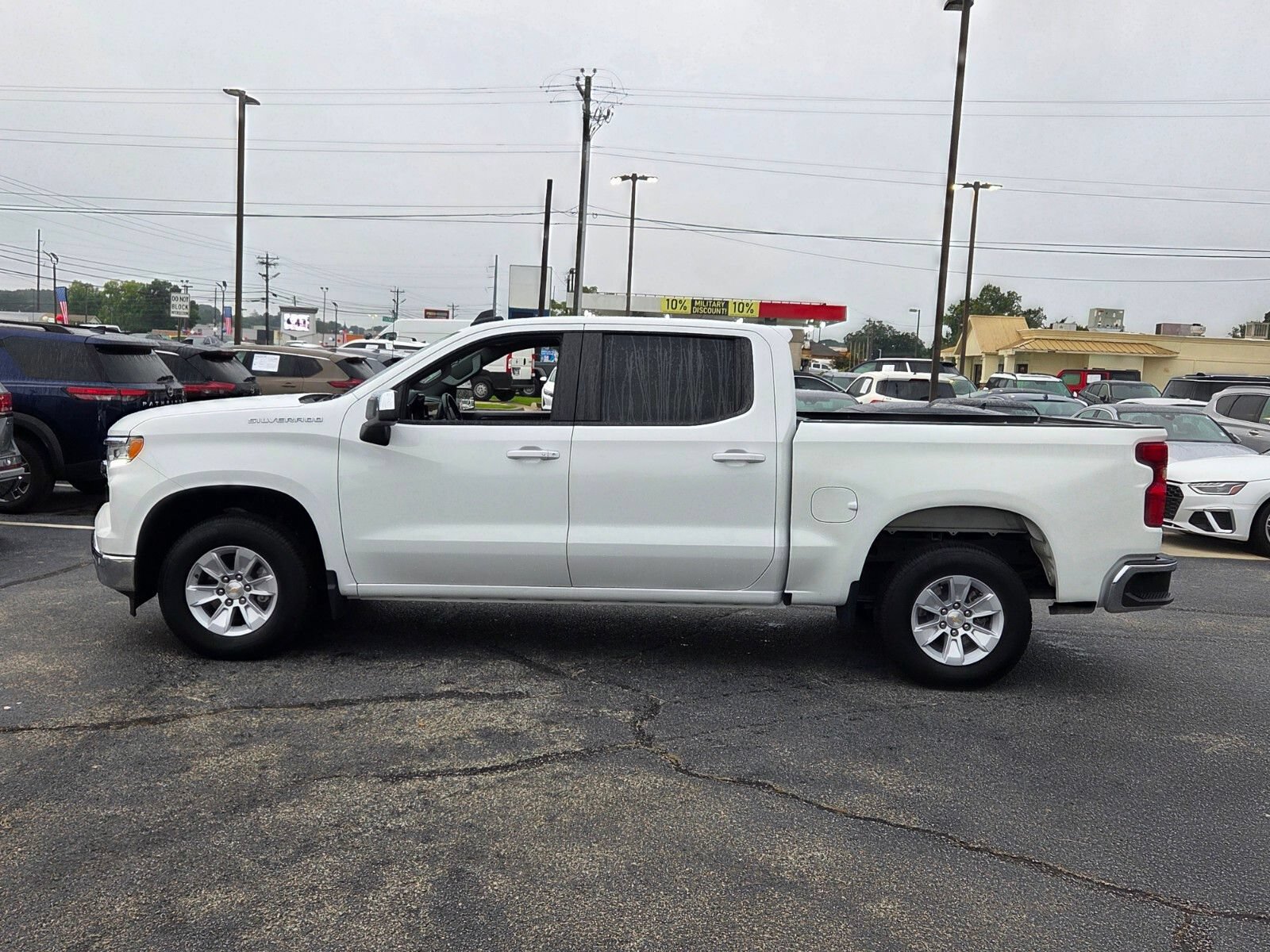 Used 2025 Chevrolet Silverado 1500 LT RWD image 4