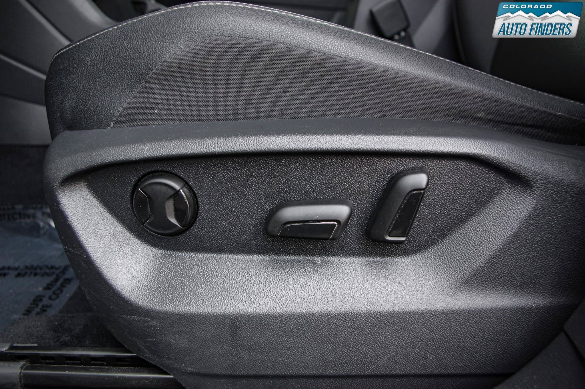 Used 2019 Volkswagen Tiguan SE FWD image 12