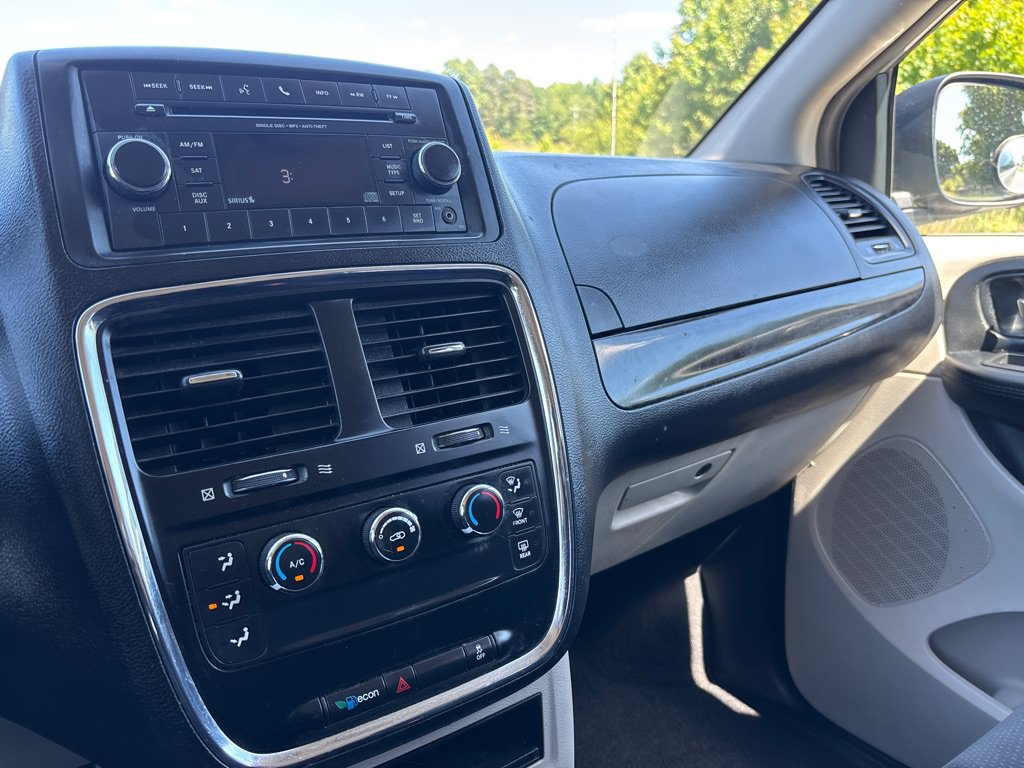 Used 2016 Dodge Grand Caravan American Value Package w/ UConnect Hands-Free Group FWD image 15