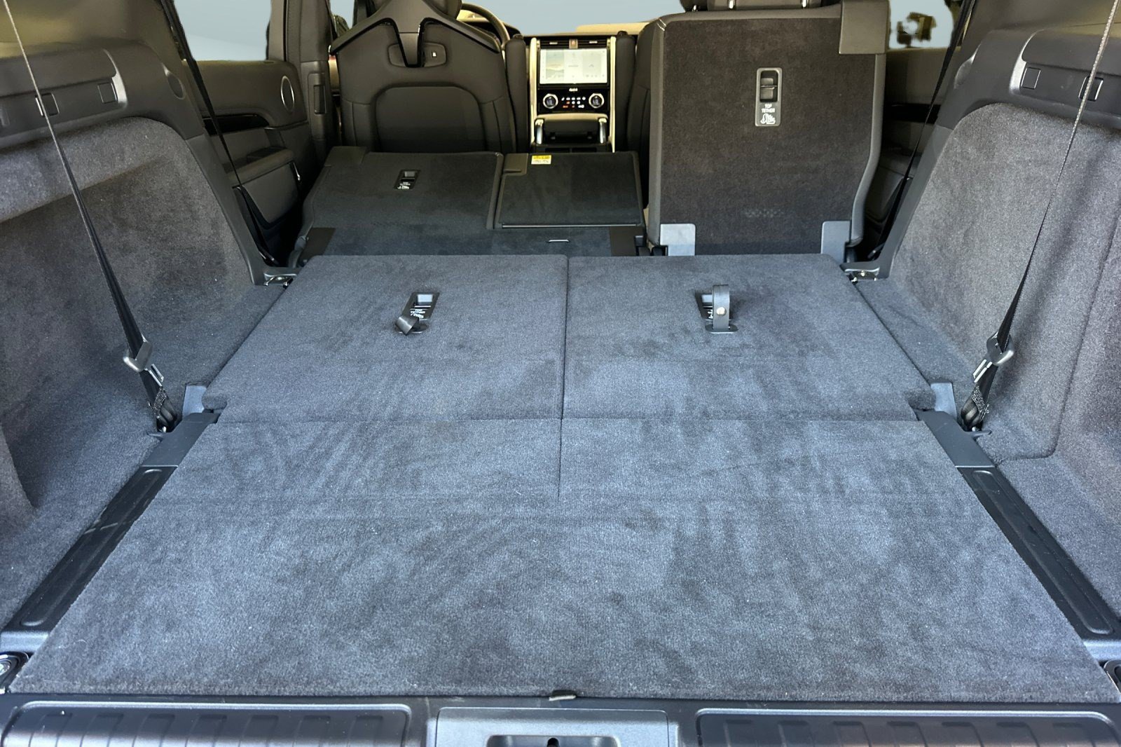 Certified 2025 Land Rover Discovery S AWD/4WD image 27