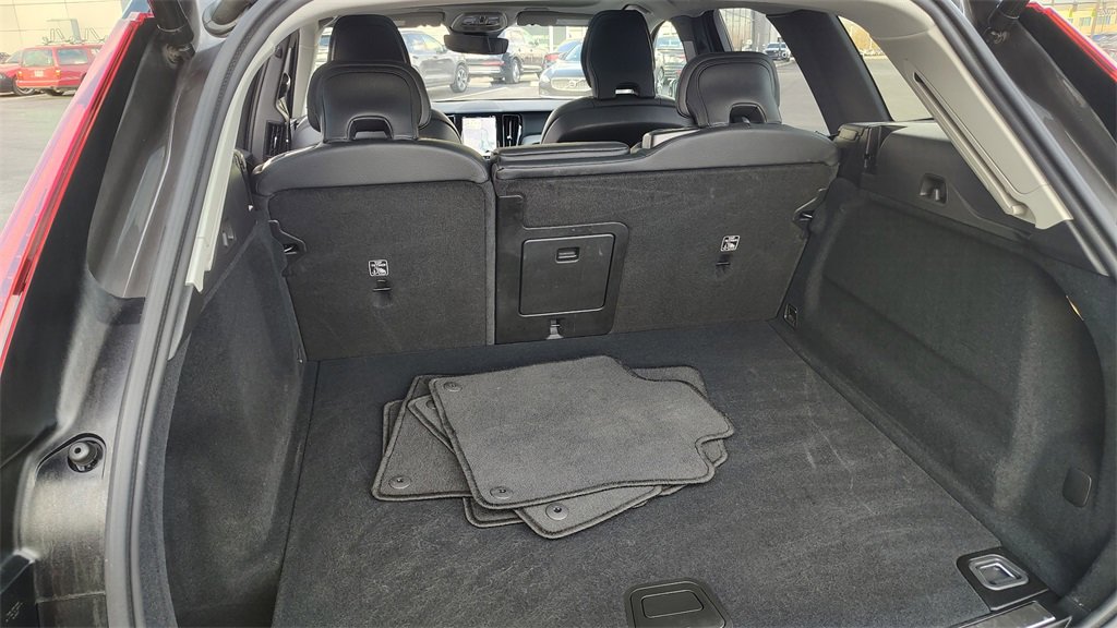 Certified 2025 Volvo XC60 B5 Plus image 28