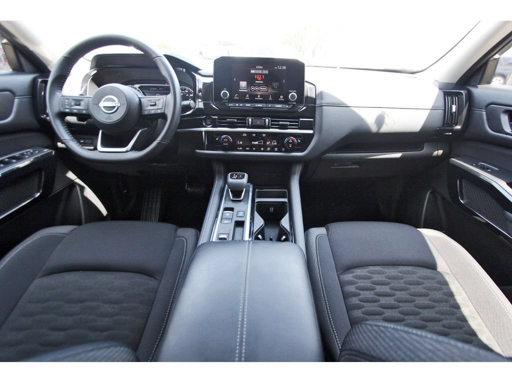 Used 2025 Nissan Pathfinder SV FWD image 7