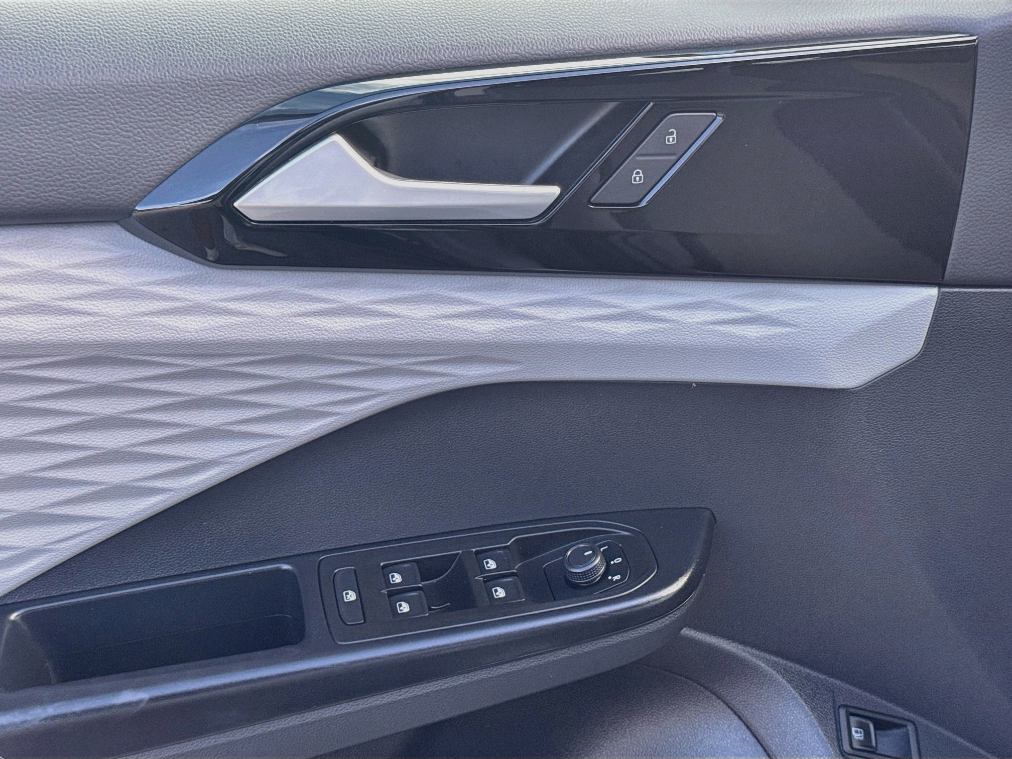 Certified 2023 Volkswagen Taos S FWD image 16