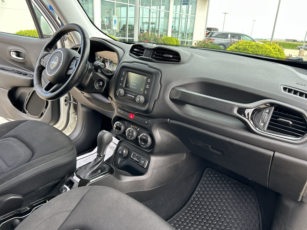 Used 2017 Jeep Renegade Altitude AWD/4WD image 11