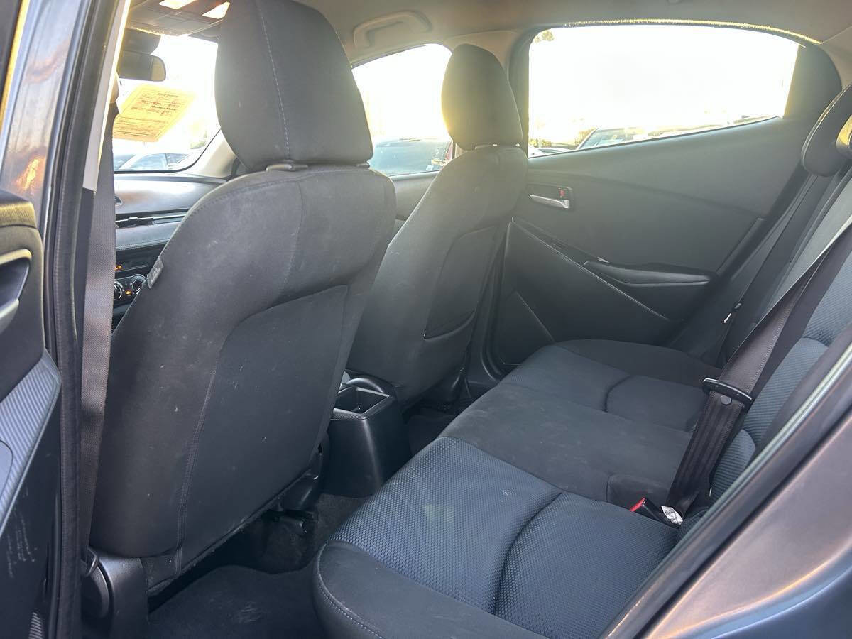 Used 2020 Toyota Yaris LE image 9