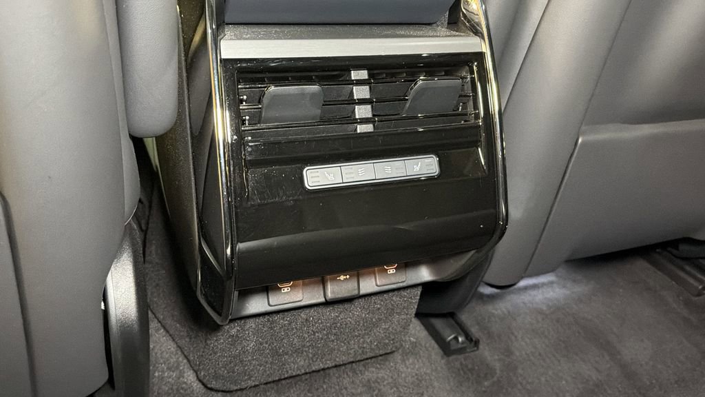 Used 2024 Land Rover Range Rover Sport SE image 17