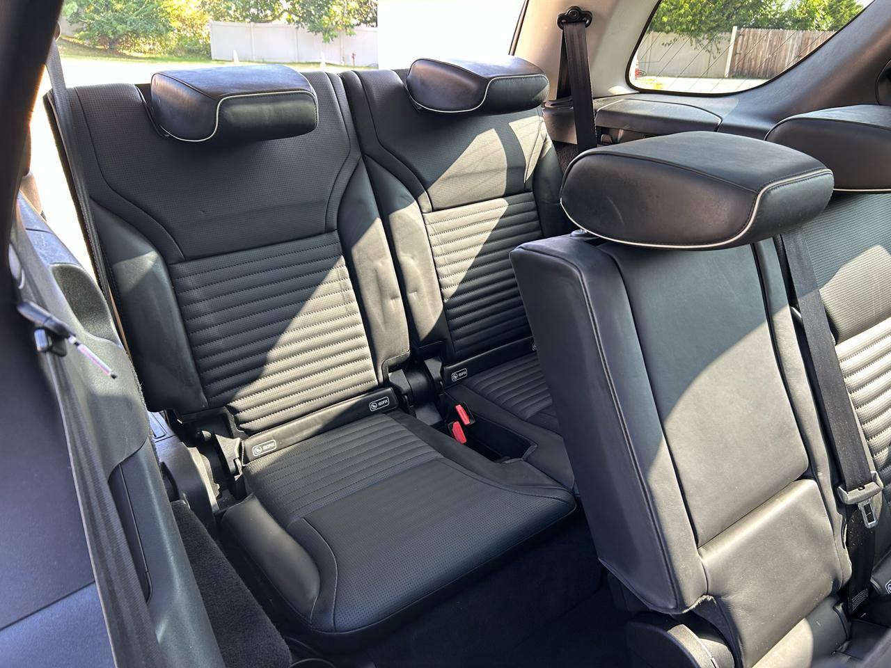 Used 2017 Land Rover Discovery HSE AWD/4WD image 16