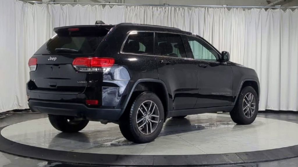 Used 2018 Jeep Grand Cherokee Laredo image 10