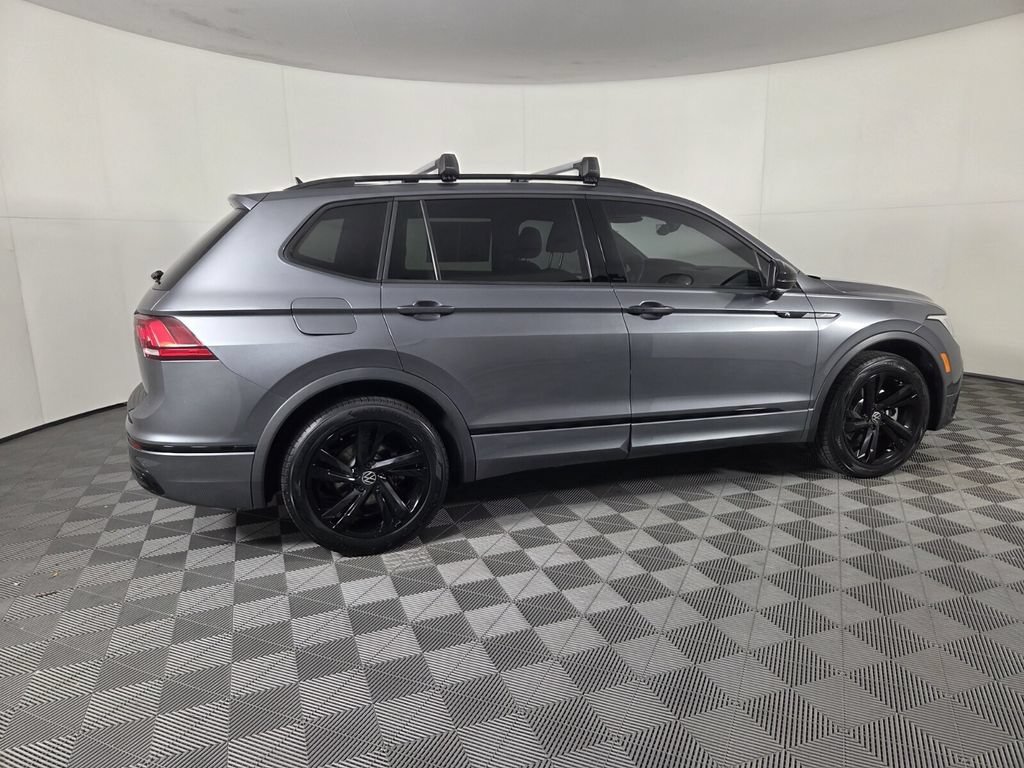 Used 2023 Volkswagen Tiguan SE R-Line FWD image 4