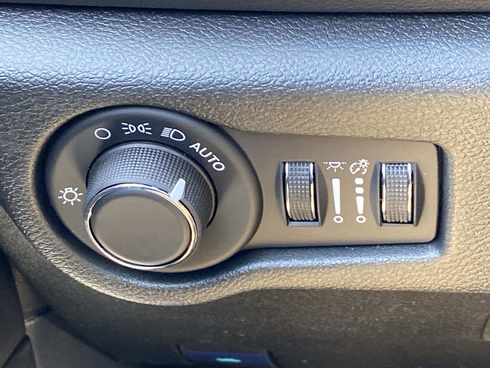 New 2026 Chrysler Voyager LX FWD image 15