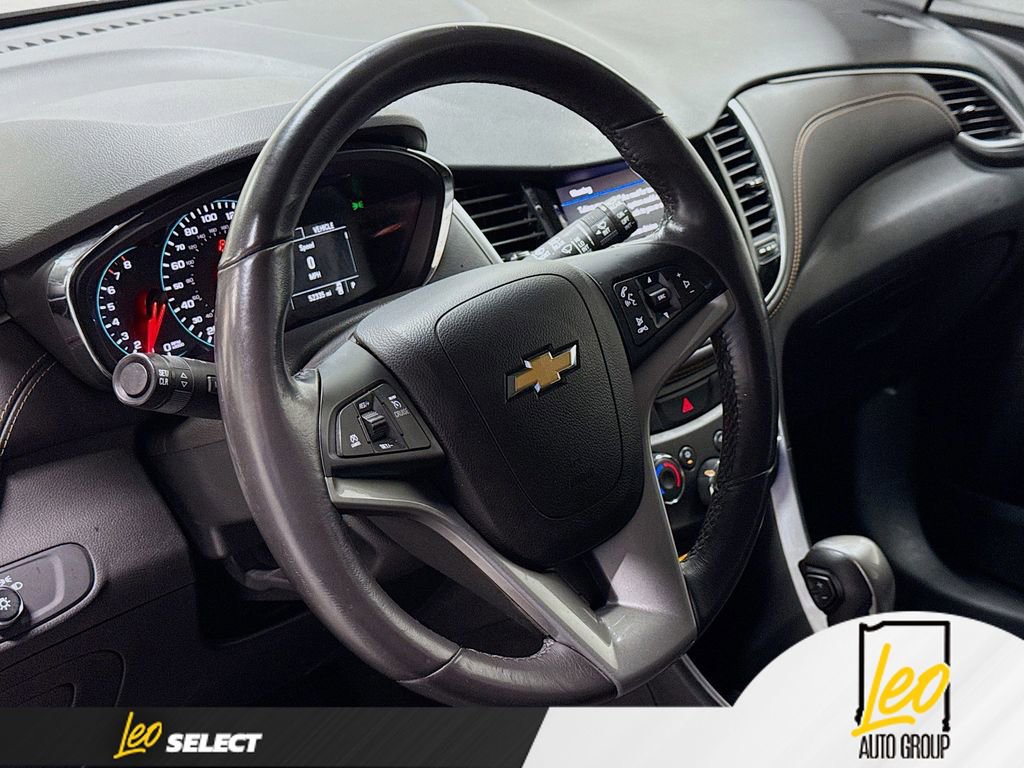 Used 2022 Chevrolet Trax LT w/ LT Convenience Package AWD/4WD image 11