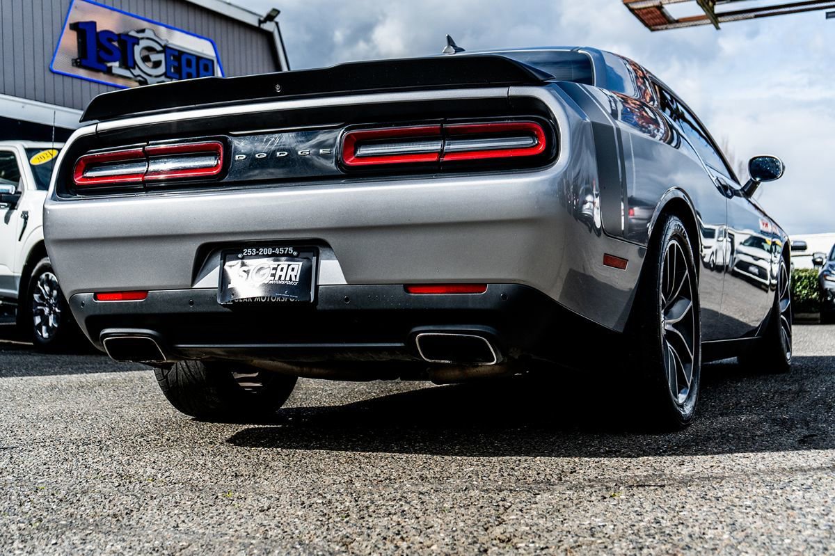 Used 2016 Dodge Challenger R/T Scat Pack w/ Leather Interior Group image 3