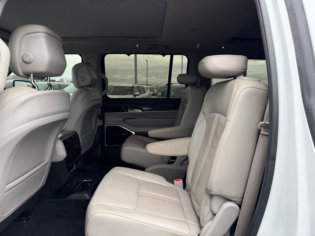 Used 2022 Jeep Wagoneer Series III w/ Premium Group I image 15