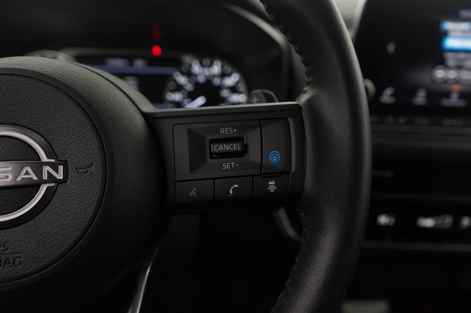 Used 2024 Nissan Rogue SV w/ SV Premium Package image 18