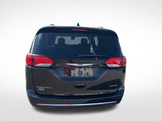 Used 2018 Chrysler Pacifica Limited w/ Advanced Safetytec Group FWD image 4