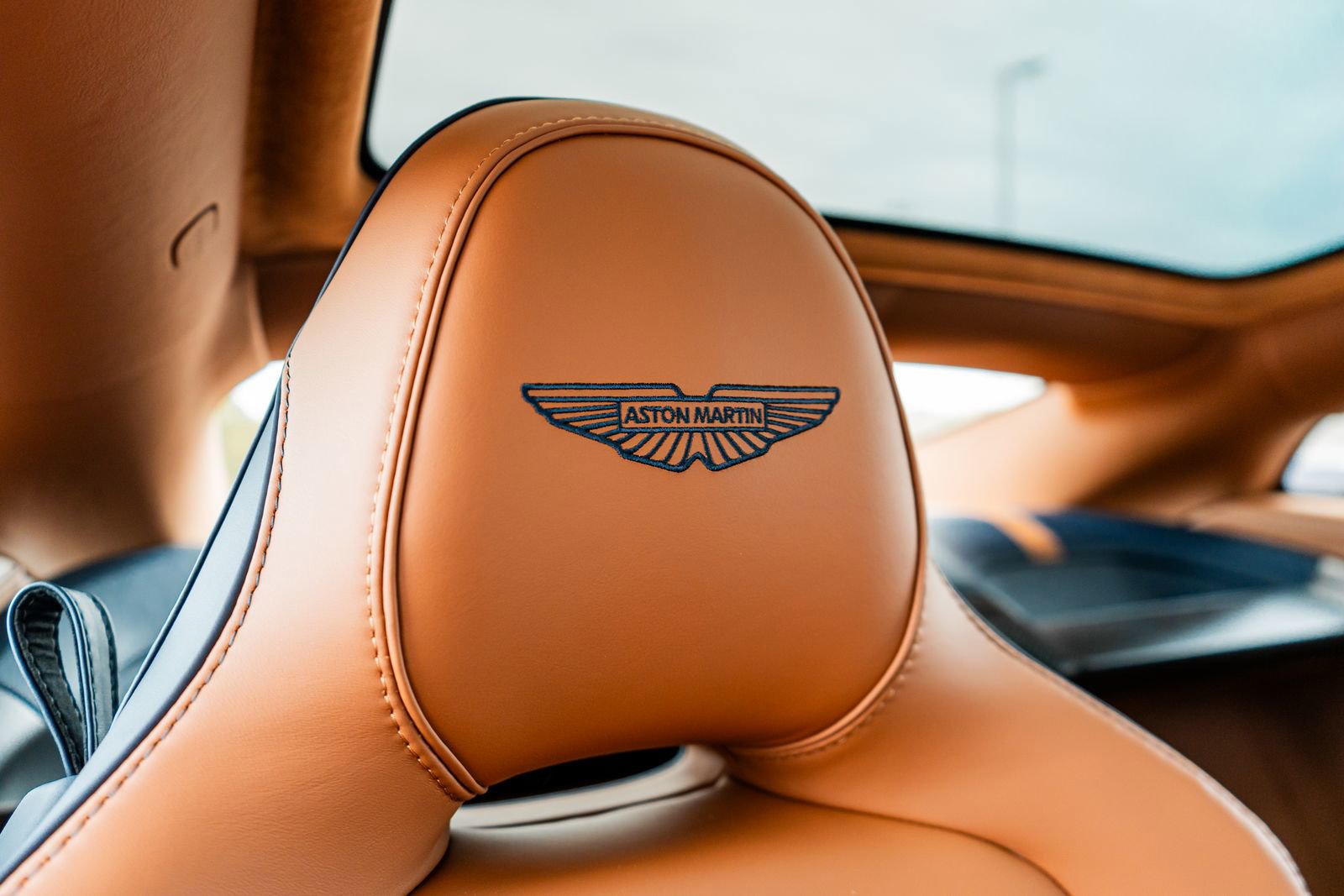 Used 2025 Aston Martin Vanquish image 43