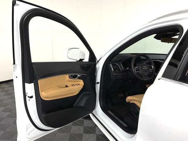 Certified 2025 Volvo XC90 T8 Ultra w/ Protection Package AWD/4WD image 28