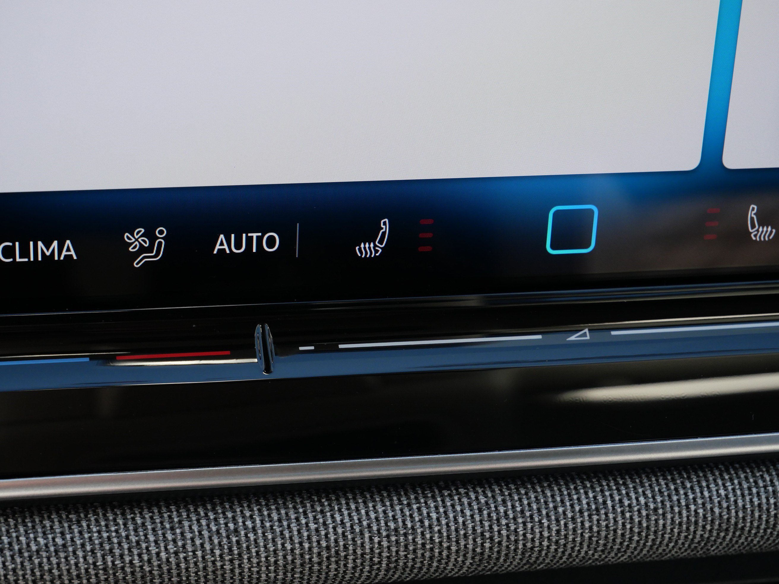 Certified 2025 Volkswagen Tiguan S w/ 18" Wheel Package AWD/4WD image 27