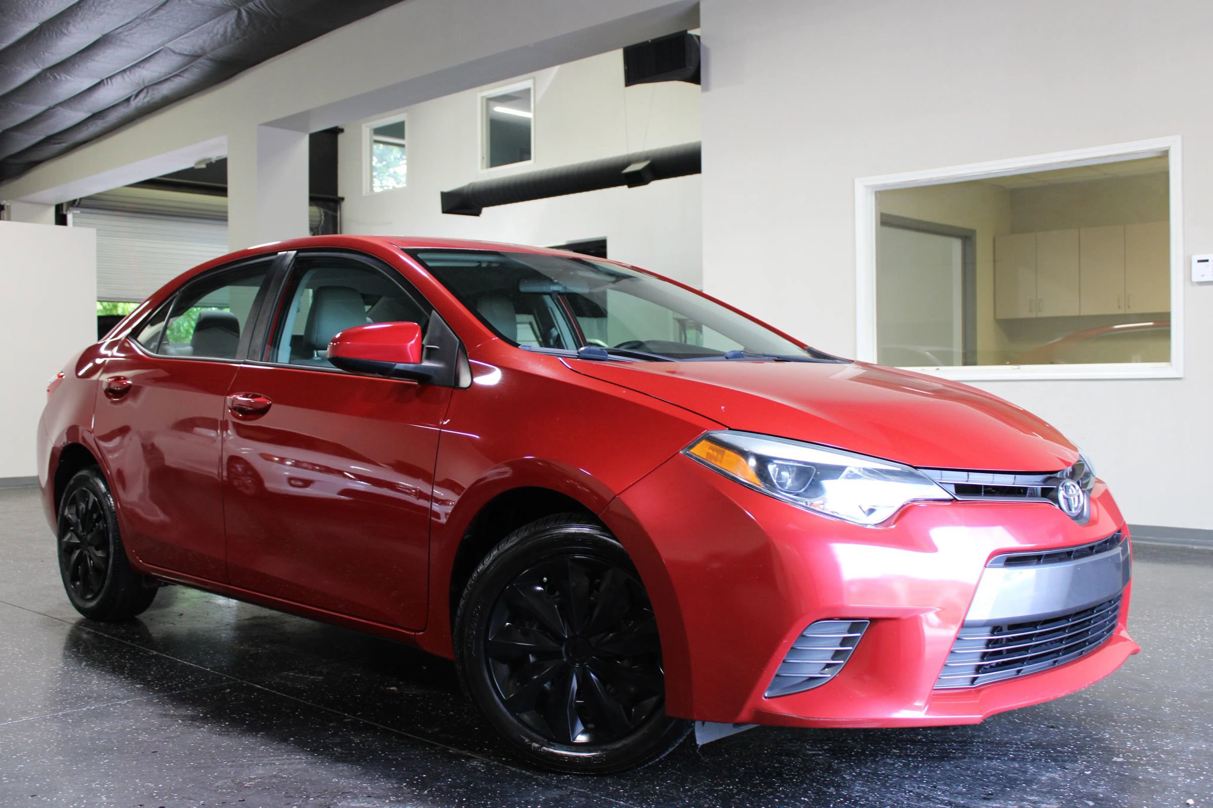 Used 2015 Toyota Corolla LE FWD image 1