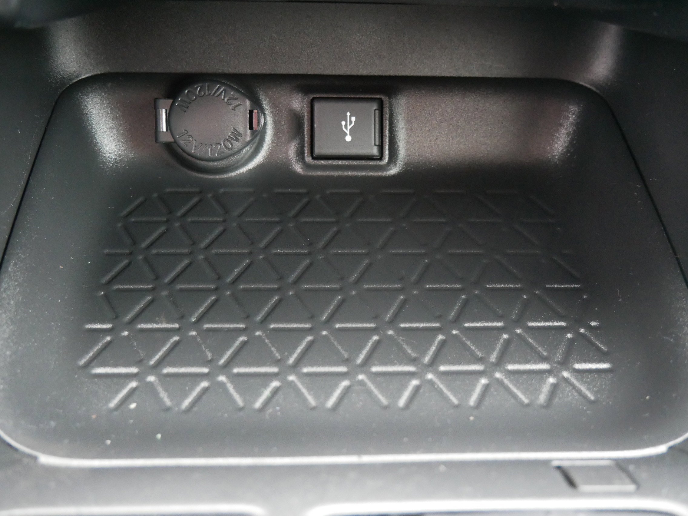 Used 2020 Toyota RAV4 XLE image 31