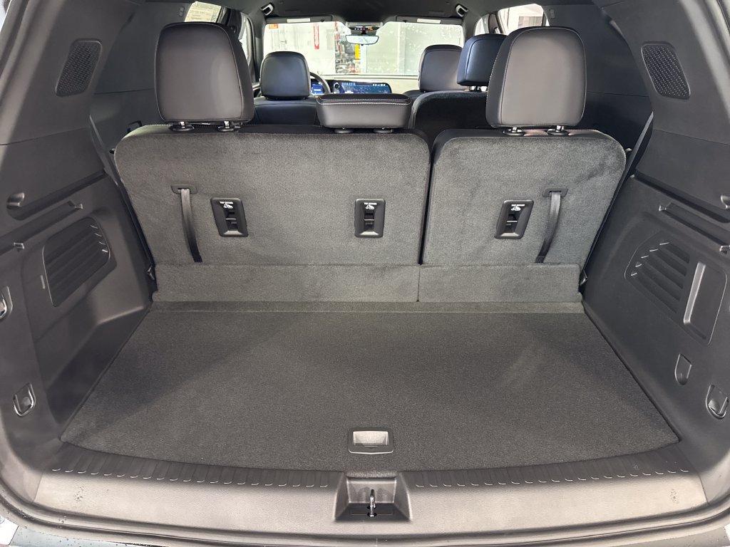New 2027 Chevrolet Traverse LT w/ Driver Confidence Package FWD image 37