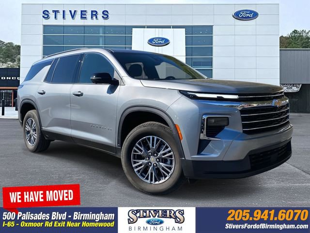 Used 2025 Chevrolet Traverse LT w/ Driver Confidence Package