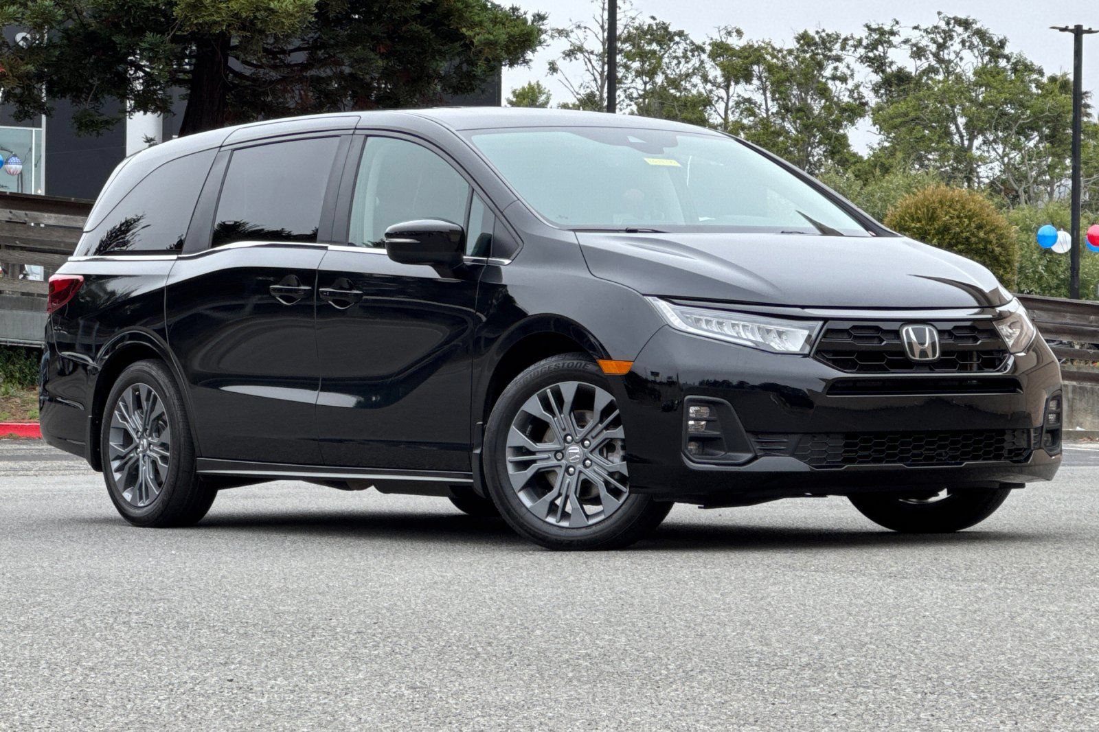 Used 2025 Honda Odyssey Touring image 2