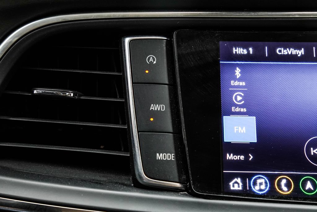 Used 2023 Buick Enclave Avenir w/ Avenir Technology Package AWD/4WD image 38