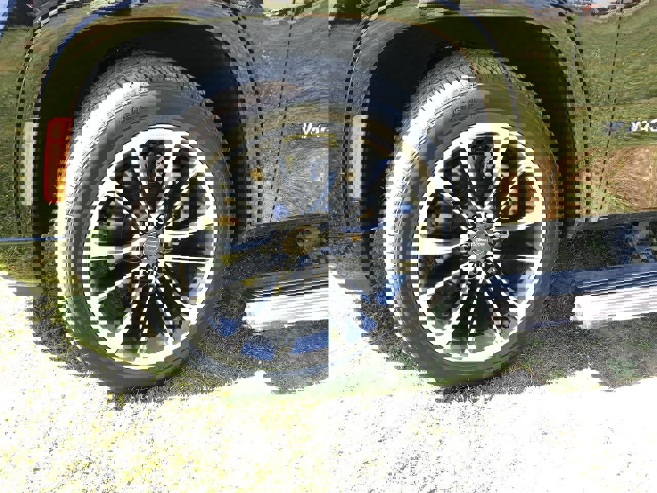 Used 2024 Jeep Wagoneer Series III w/ Premium Group I image 2