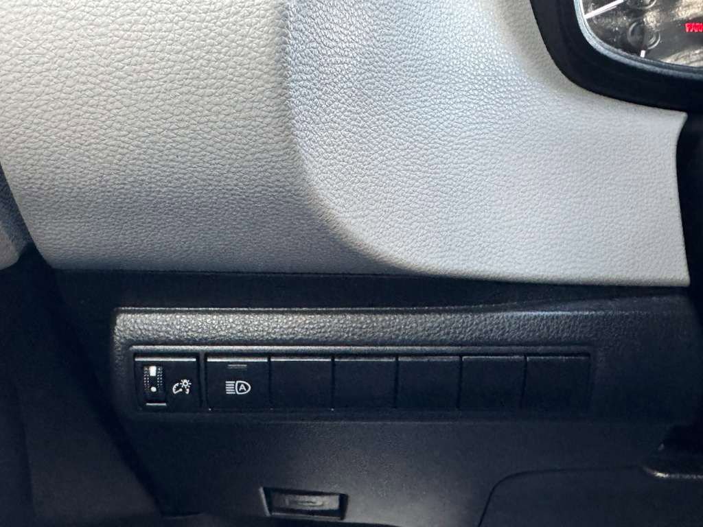 Used 2021 Toyota Corolla LE w/ Carpet Mat Package (TMS) image 27