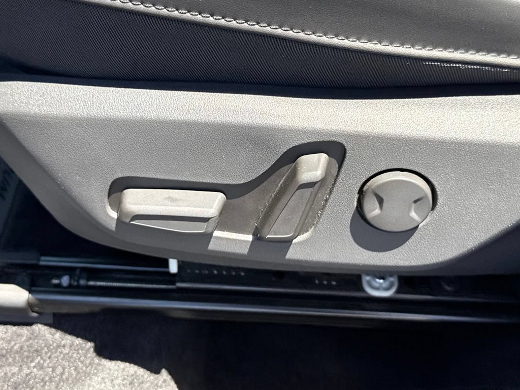 Used 2025 Kia Niro EX FWD image 19