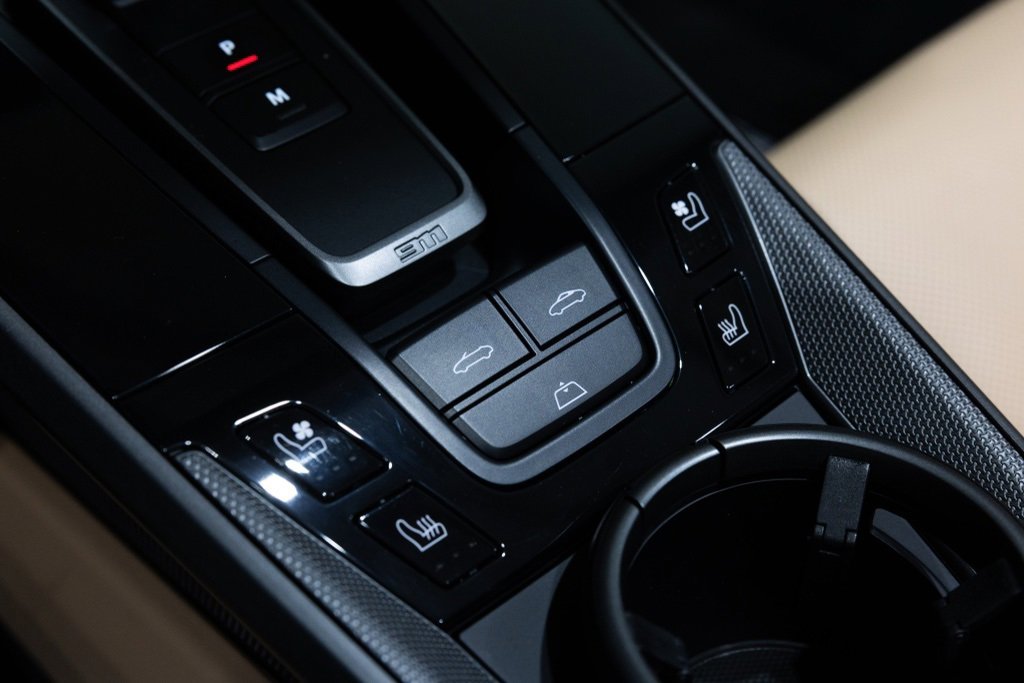 Used 2024 Porsche 911 Carrera image 38