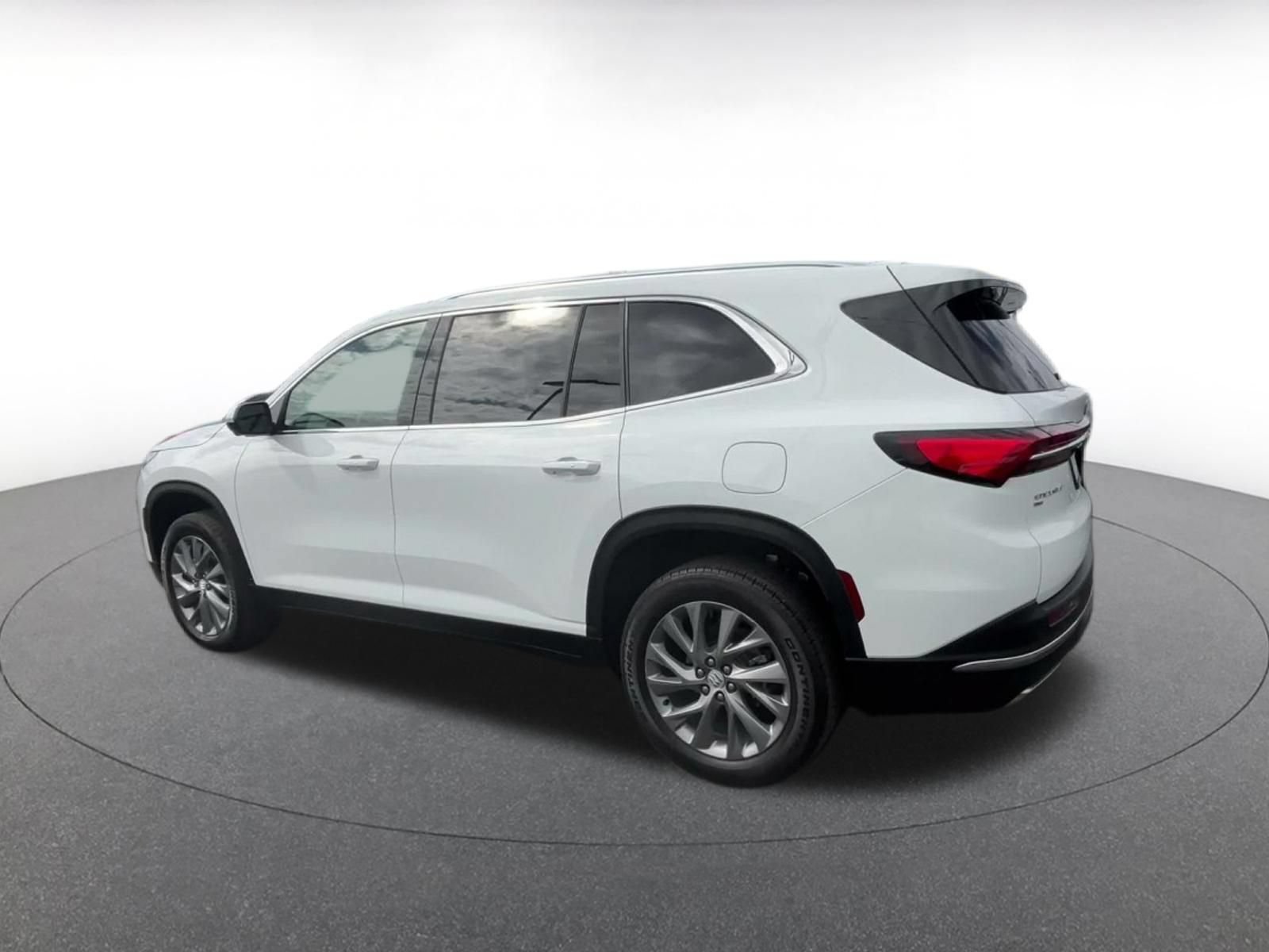 Used 2025 Buick Enclave Preferred AWD/4WD image 9