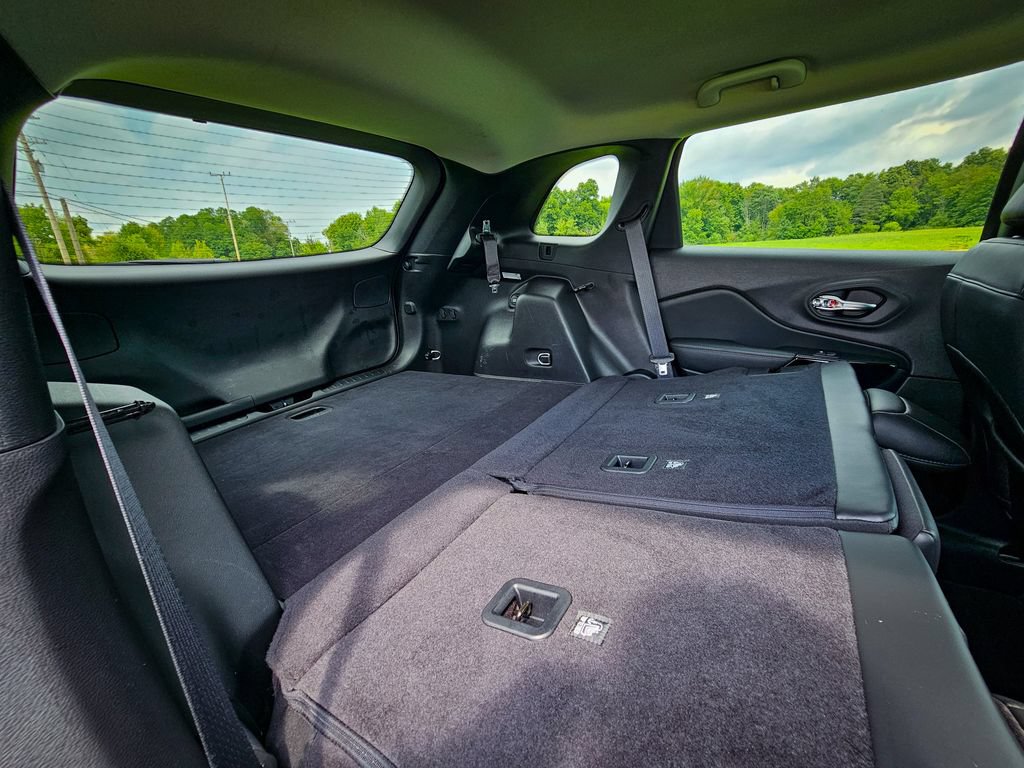 Used 2021 Jeep Cherokee Latitude Plus AWD/4WD image 39