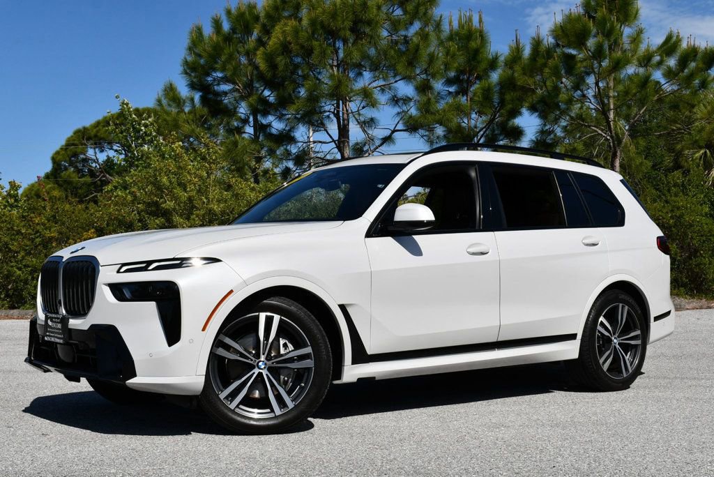Used 2024 BMW X7 xDrive40i w/ M Sport Package image 26