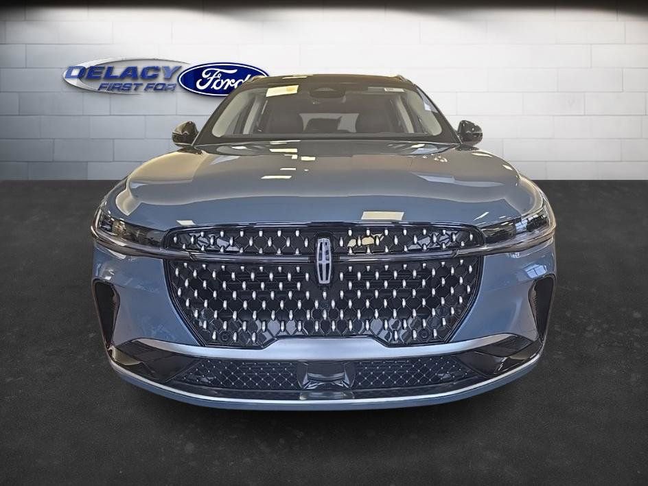 Used 2025 Lincoln Nautilus Reserve image 9