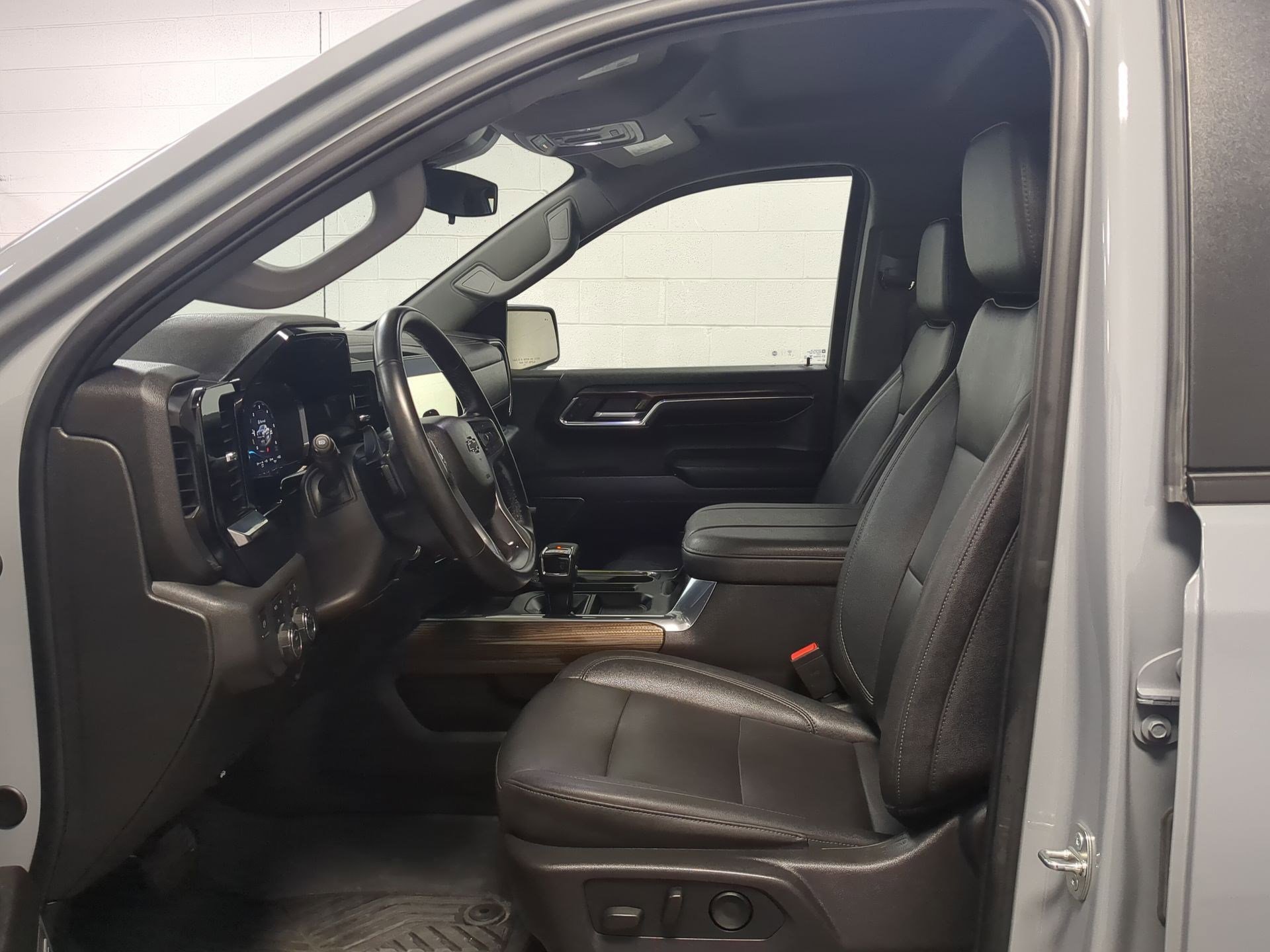 Used 2024 Chevrolet Silverado 1500 LT Trail Boss w/ Convenience Package II image 15