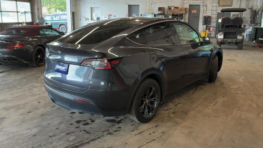Used 2024 Tesla Model Y Long Range AWD/4WD image 5