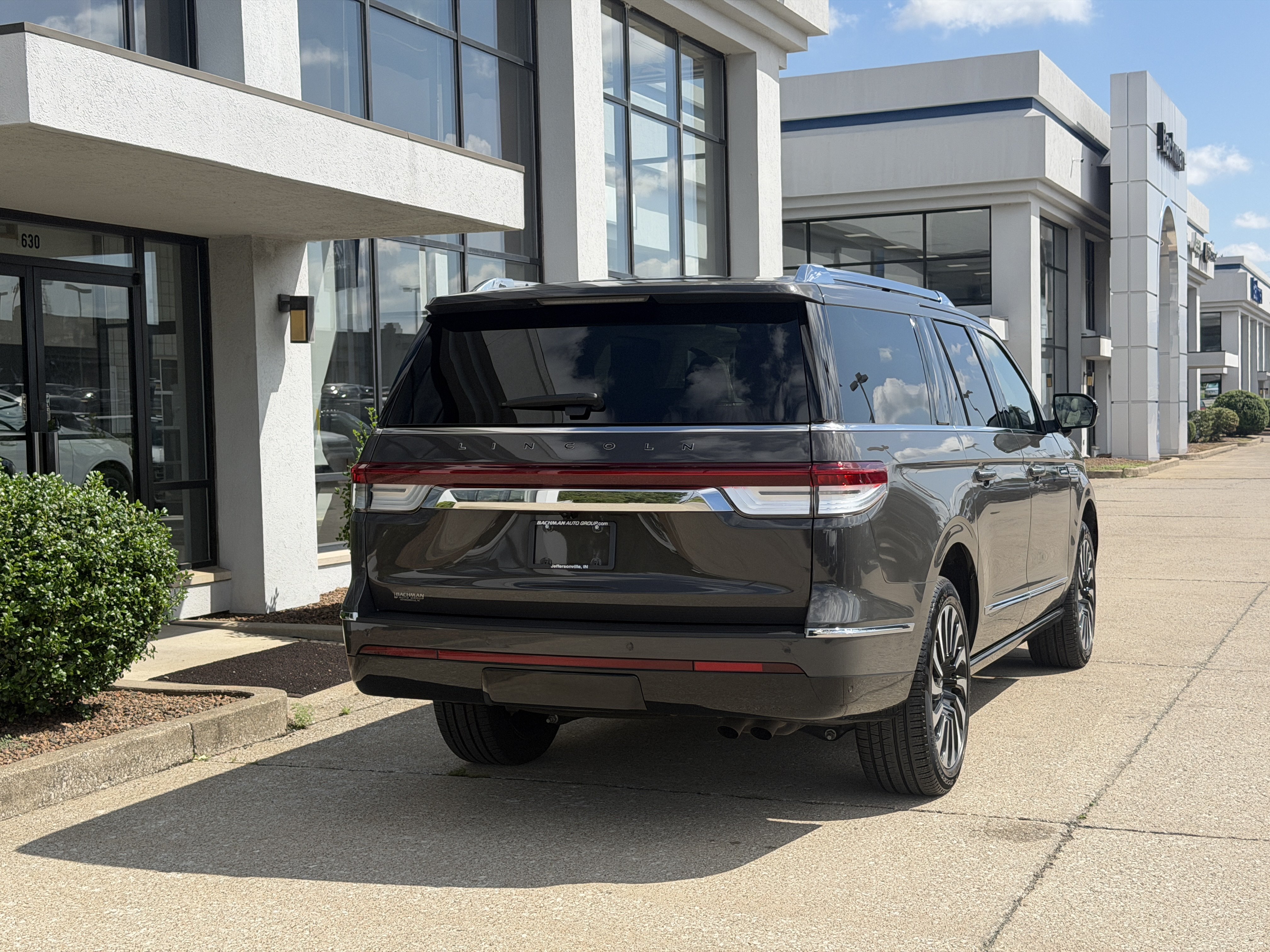 Used 2024 Lincoln Navigator L Black Label AWD/4WD image 5