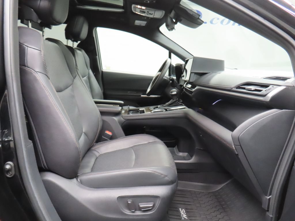 Used 2025 Toyota Sienna Platinum AWD/4WD image 36