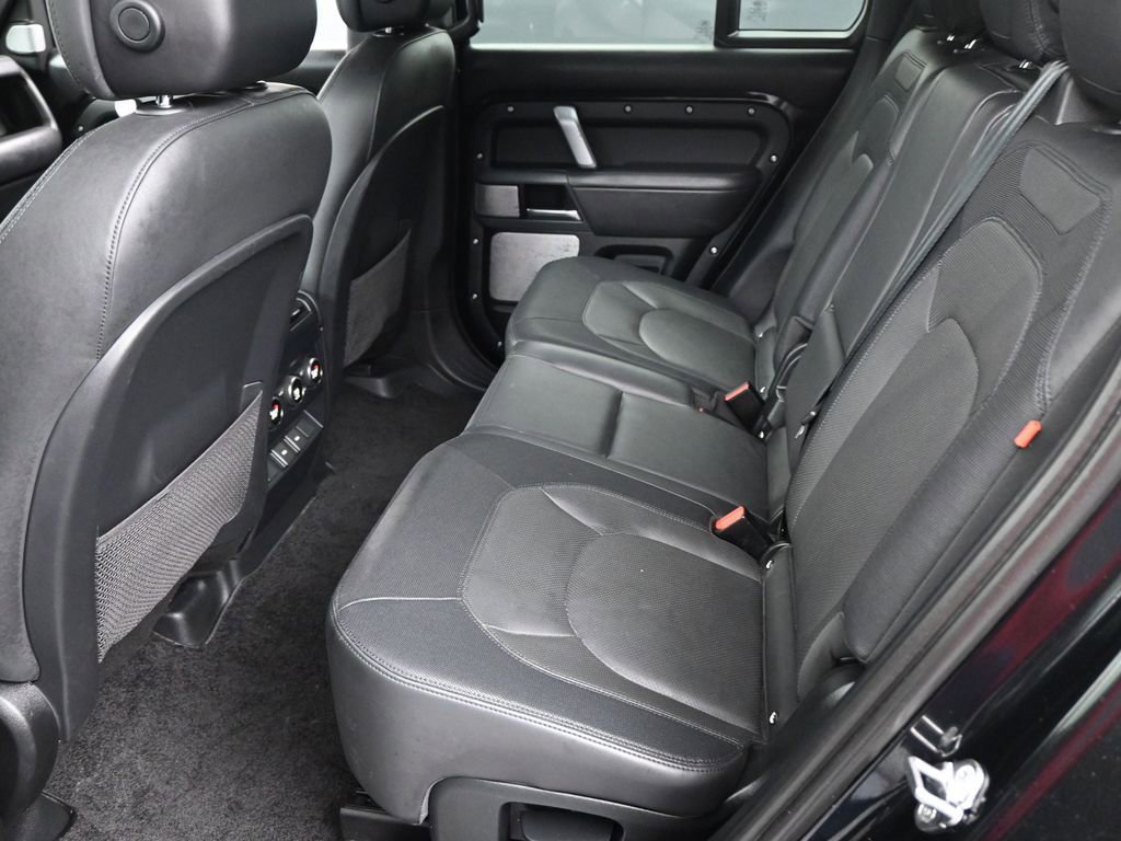Used 2023 Land Rover Defender 130 X-Dynamic SE image 6