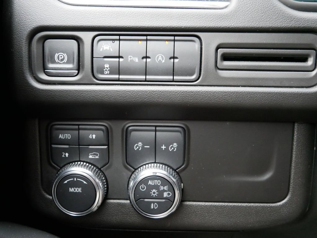 Used 2024 GMC Yukon SLE image 22