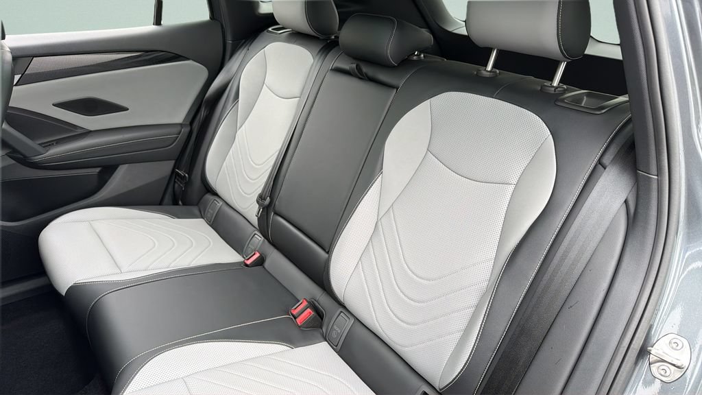New 2026 Volkswagen Tiguan SE R-Line FWD image 30