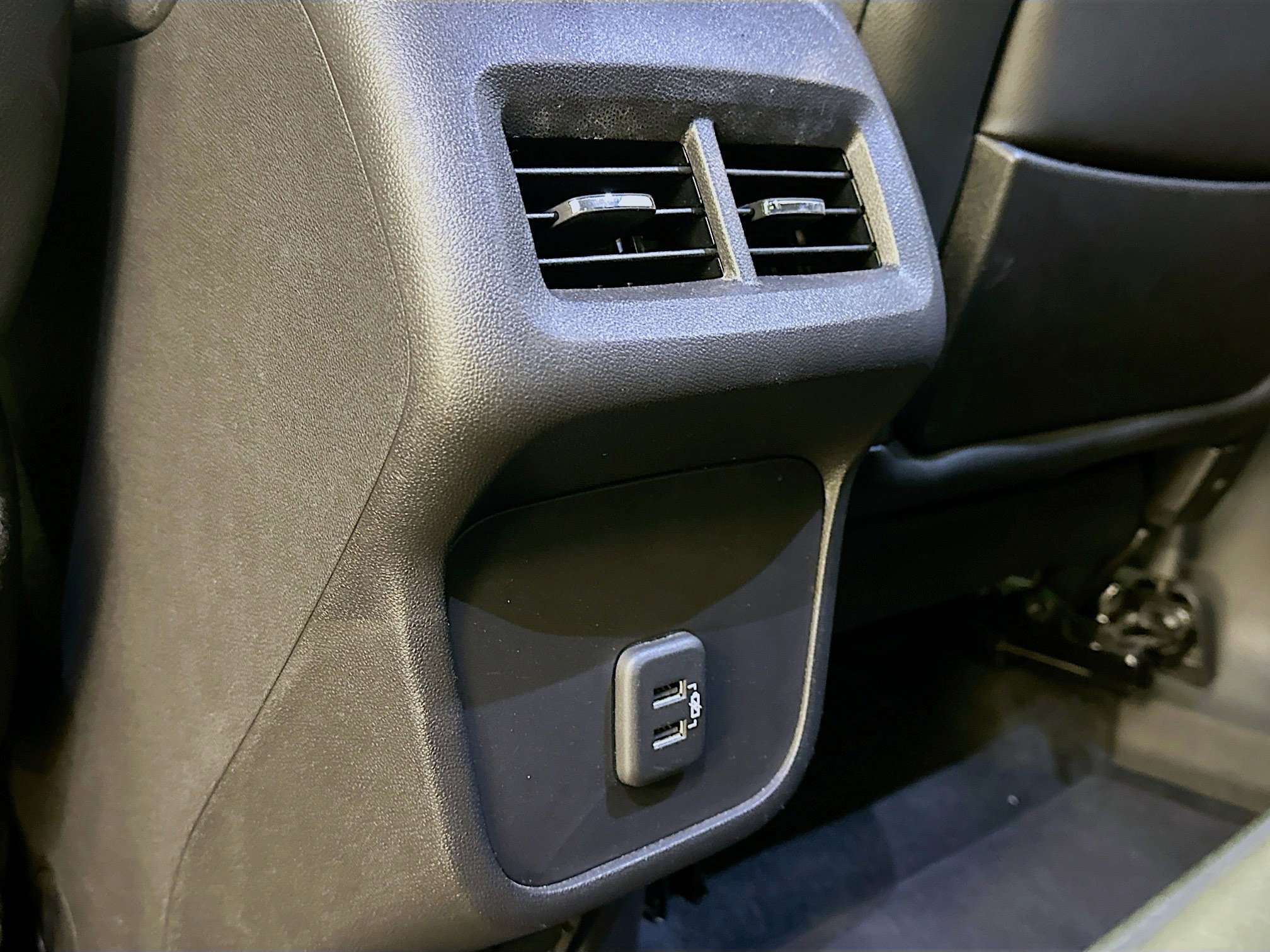 Used 2024 GMC Terrain SLT image 28