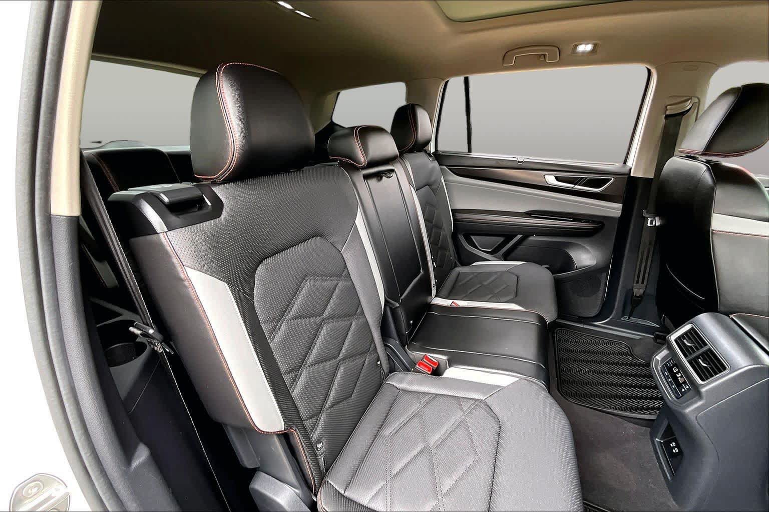 Used 2024 Volkswagen Atlas Peak Edition SE AWD/4WD image 20