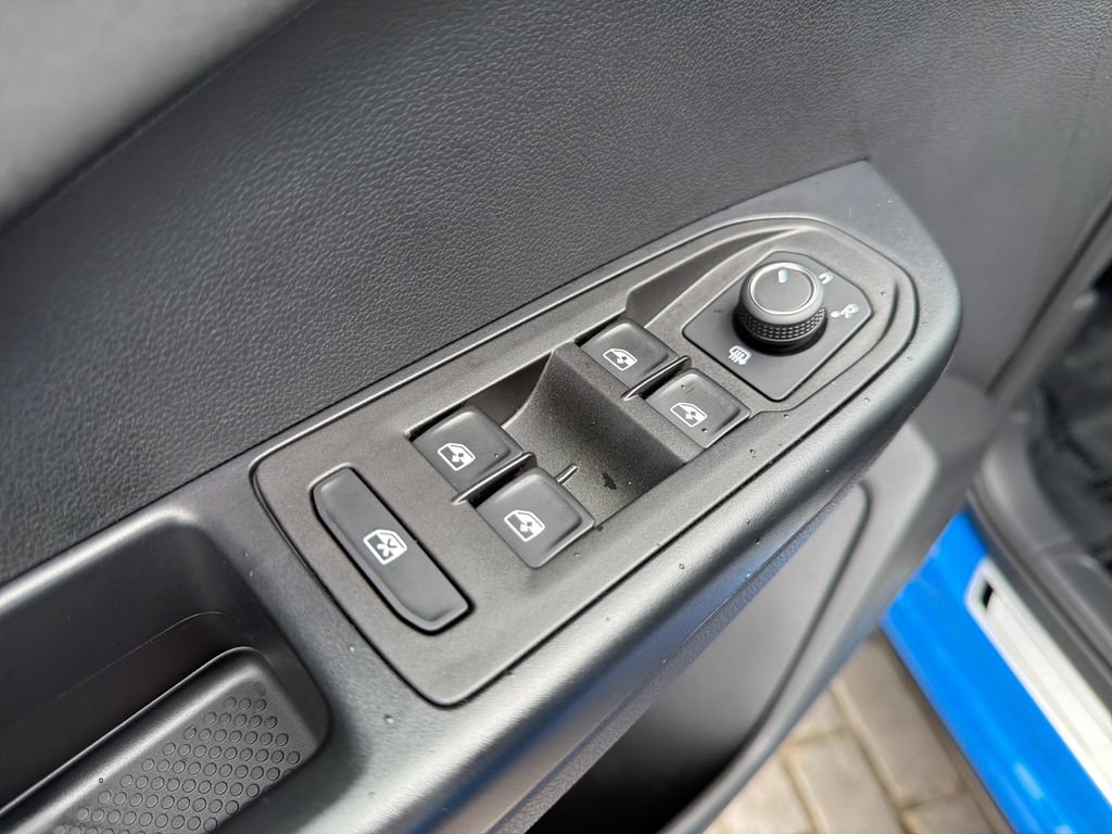 Certified 2025 Volkswagen Taos SE AWD/4WD image 13