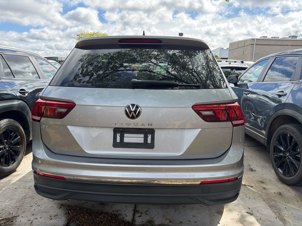 Used 2022 Volkswagen Tiguan SE w/ Panoramic Sunroof Package image 6